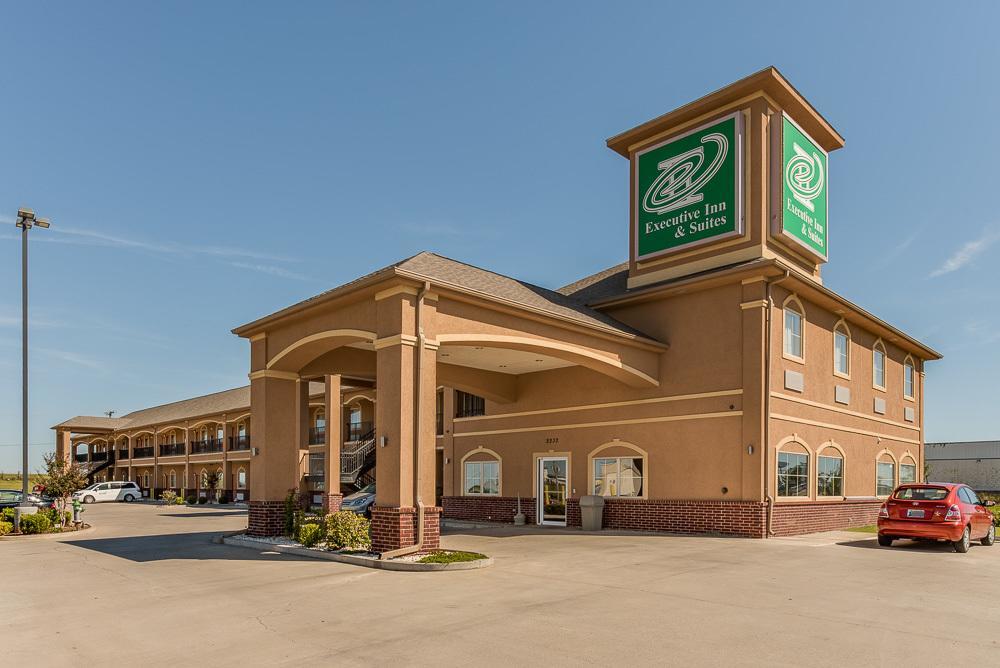 Executive Inn & Suites Cushing Exterior photo